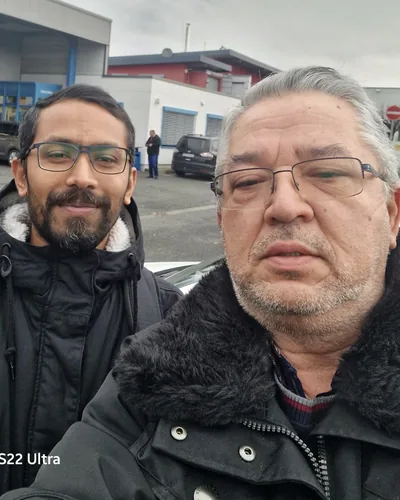 क्लास Fahrschule FAHRPLAN या Frankfurt का वह प्रशिक्षार्थी चालक जिसने अपना ड्राइविंग टेस्ट पास कर लिया है।